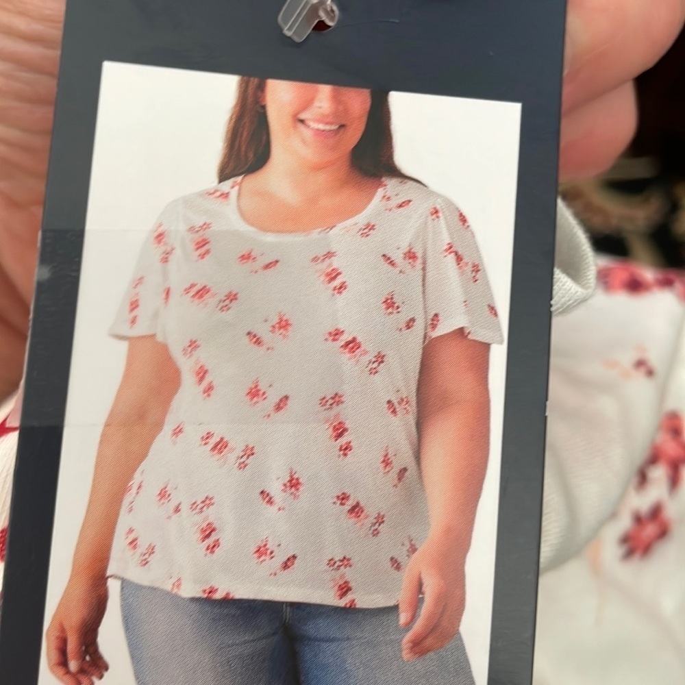 Woman’s lucky 🍀 brand top